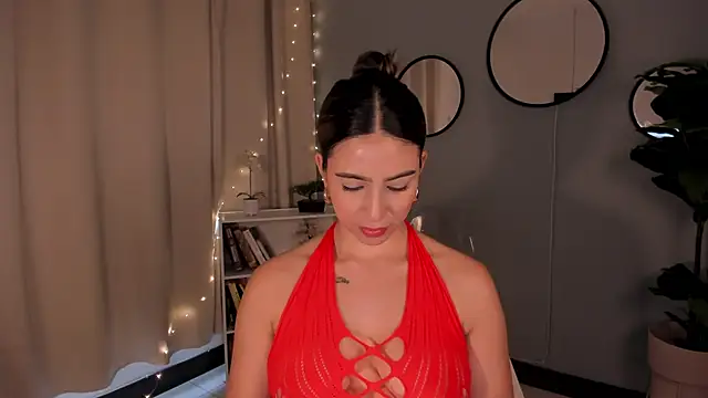 Snapshot of LiaPearce chatting on 09-16-25, 12:28 LiaPearce online show from 09-16-25, 12:28