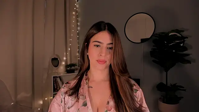 Snapshot of LiaPearce chatting on 09-30-25, 12:11 LiaPearce online show from 09-30-25, 12:11