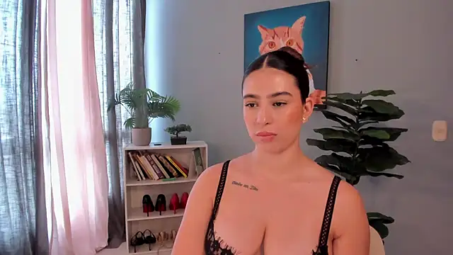Snapshot of LiaPearce chatting on 06-23-26, 03:54 LiaPearce online show from 06-23-26, 03:54
