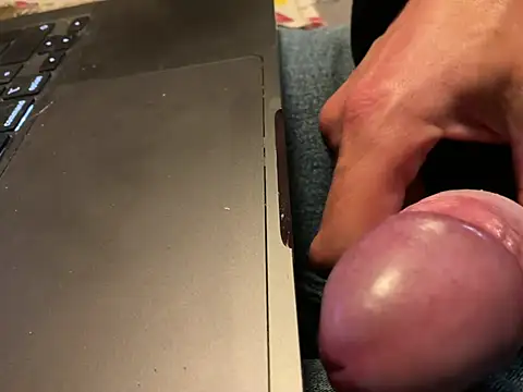 juicyprecumboy online show from 04-17-26, 02:47