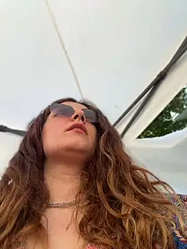 DaisyVibesss online show from 05-23-26, 01:54