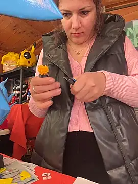 Snapshot of DaisyVibesss chatting on 12-21-25, 10:28 DaisyVibesss online show from 12-21-25, 10:28