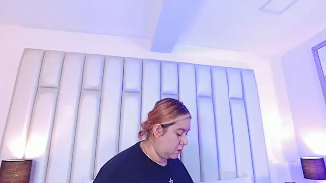 aandreaperez online show from 02-04-26, 01:06