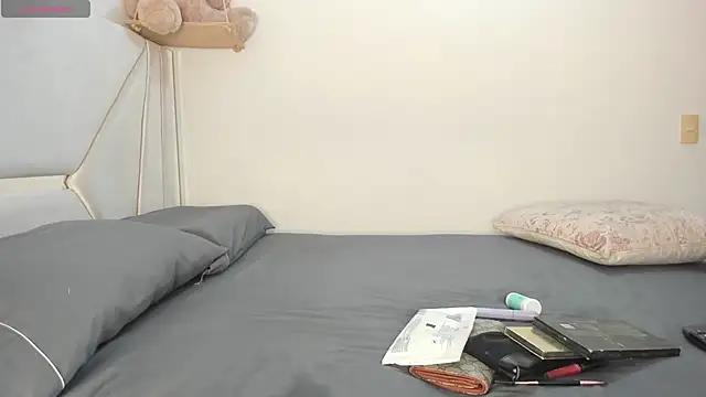 kylie sexy2000 online show from 10-27-25, 08:32