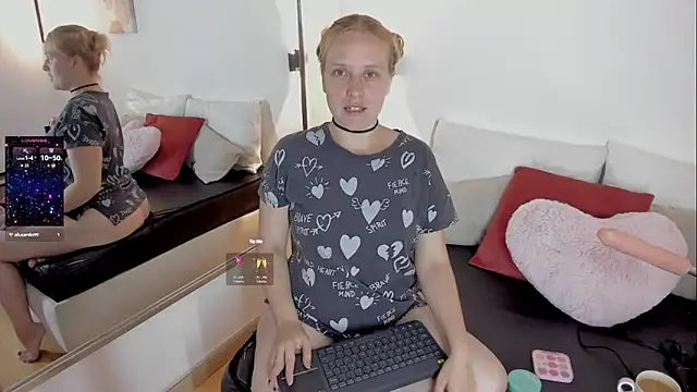 Snapshot of EmilySumer chatting on 04-24-26, 04:03 EmilySumer online show from 04-24-26, 04:03