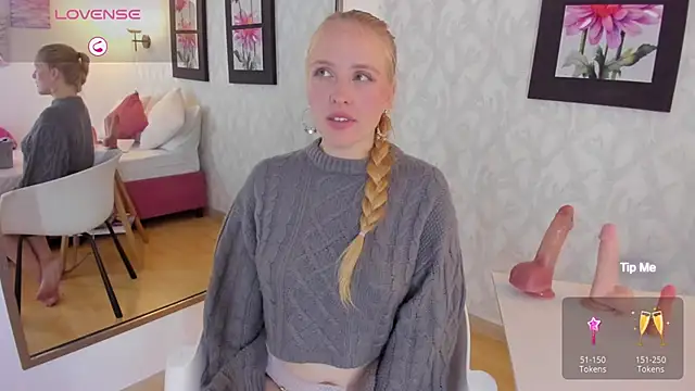 Snapshot of EmilySumer chatting on 02-23-25, 10:17 EmilySumer online show from 02-23-25, 10:17