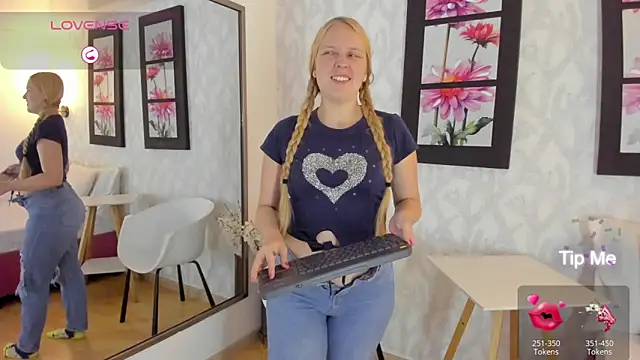Snapshot of EmilySumer chatting on 02-16-25, 10:33 EmilySumer online show from 02-16-25, 10:33