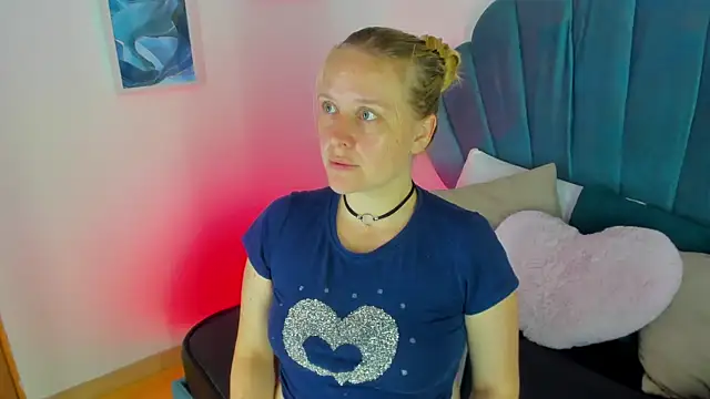 Snapshot of EmilySumer chatting on 07-20-26, 07:27 EmilySumer online show from 07-20-26, 07:27