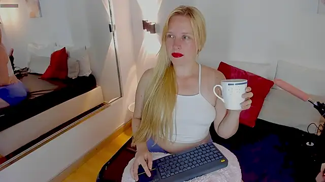 Snapshot of EmilySumer chatting on 04-30-26, 04:30 EmilySumer online show from 04-30-26, 04:30