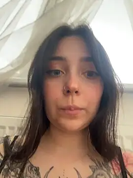 Snapshot of hanahaki chatting on 10-28-25, 11:20 hanahaki online show from 10-28-25, 11:20