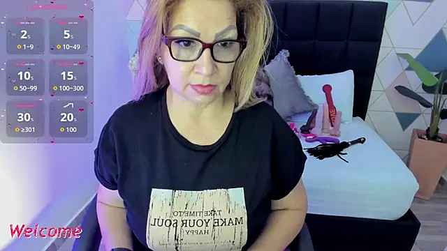 gisela27 online show from 10-24-25, 02:05