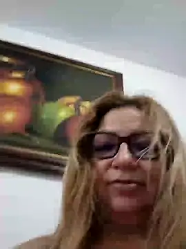 Snapshot of gisela27 chatting on 03-09-25, 11:35 gisela27 online show from 03-09-25, 11:35