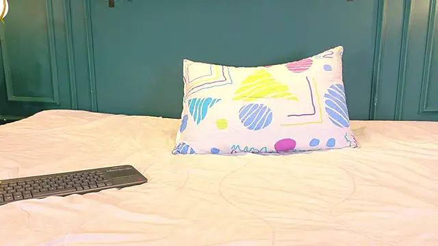 Snapshot of ale_cam chatting on 07-28-26, 02:13 ale cam online show from 07-28-26, 02:13