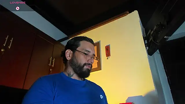 Snapshot of CamiloGray_ chatting on 02-13-26, 03:01 CamiloGray online show from 02-13-26, 03:01