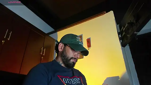 Snapshot of CamiloGray_ chatting on 02-20-26, 03:25 CamiloGray online show from 02-20-26, 03:25