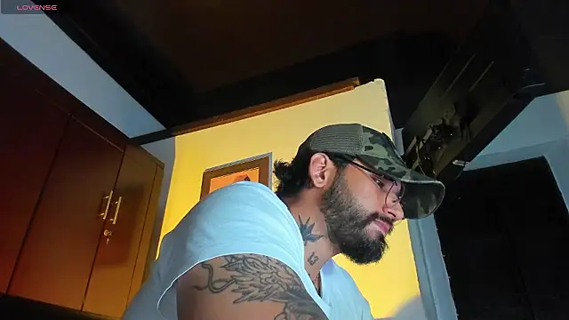 Snapshot of CamiloGray_ chatting on 02-21-26, 02:08 CamiloGray online show from 02-21-26, 02:08