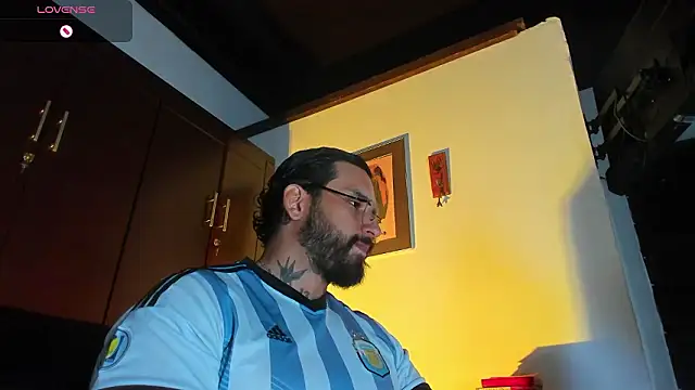 Snapshot of CamiloGray_ chatting on 02-23-26, 02:50 CamiloGray online show from 02-23-26, 02:50