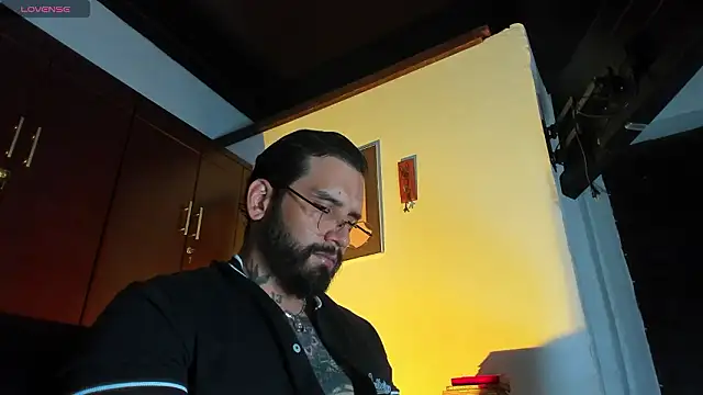 Snapshot of CamiloGray_ chatting on 02-02-26, 01:54 CamiloGray online show from 02-02-26, 01:54