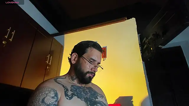 Snapshot of CamiloGray_ chatting on 03-06-26, 02:45 CamiloGray online show from 03-06-26, 02:45