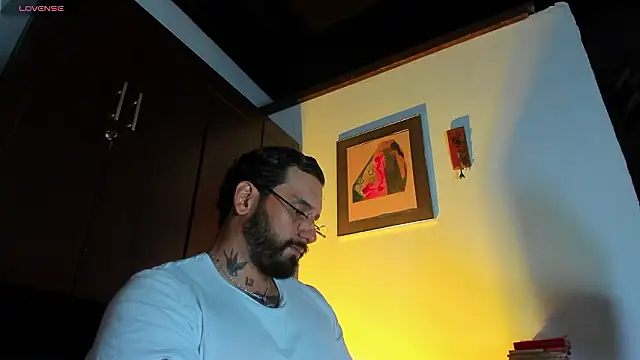 Snapshot of CamiloGray_ chatting on 03-11-26, 03:28 CamiloGray online show from 03-11-26, 03:28