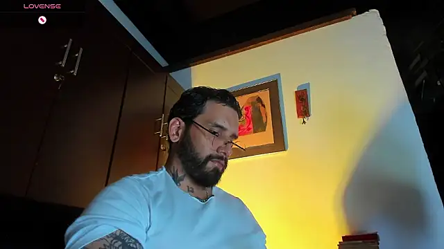 Snapshot of CamiloGray_ chatting on 03-12-26, 02:43 CamiloGray online show from 03-12-26, 02:43