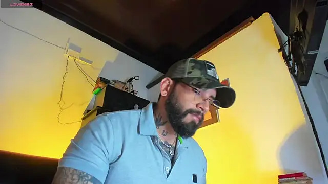 CamiloGray  online show from 10-22-25, 01:43