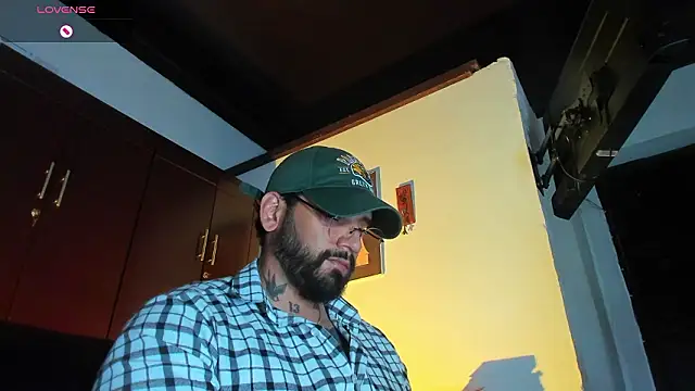 Snapshot of CamiloGray_ chatting on 02-25-26, 03:12 CamiloGray online show from 02-25-26, 03:12