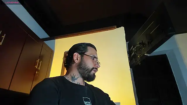 Snapshot of CamiloGray_ chatting on 03-05-26, 02:46 CamiloGray online show from 03-05-26, 02:46