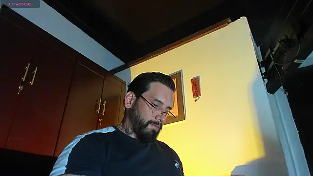 Snapshot of CamiloGray_ chatting on 02-11-26, 02:17 CamiloGray online show from 02-11-26, 02:17