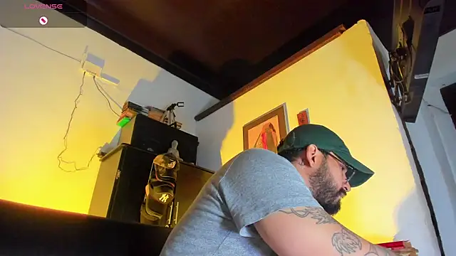 CamiloGray  online show from 10-28-25, 02:16