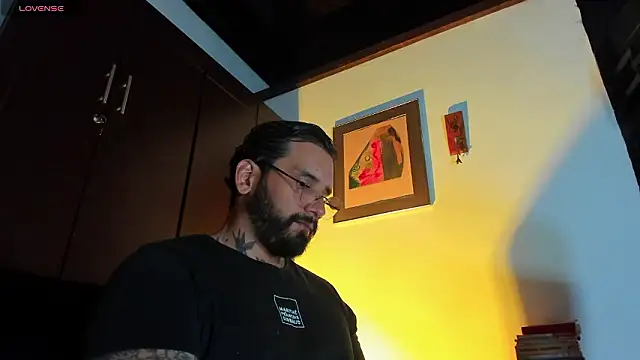 Snapshot of CamiloGray_ chatting on 03-13-26, 02:33 CamiloGray online show from 03-13-26, 02:33