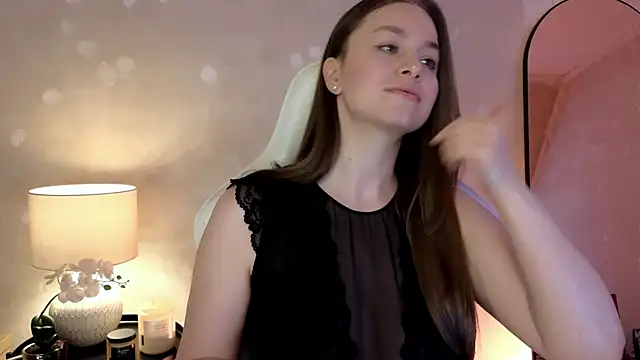 Snapshot of MilaFleur chatting on 09-19-25, 02:21 MilaFleur online show from 09-19-25, 02:21