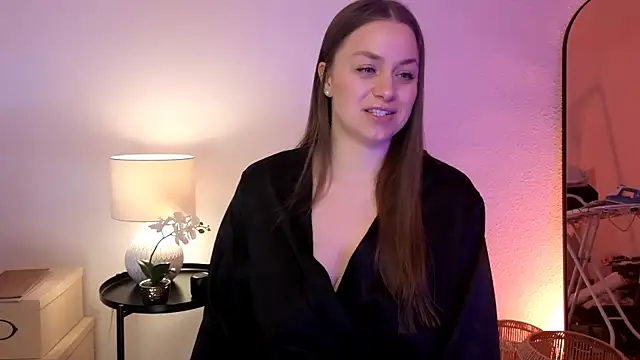 Snapshot of MilaFleur chatting on 02-14-25, 03:05 MilaFleur online show from 02-14-25, 03:05