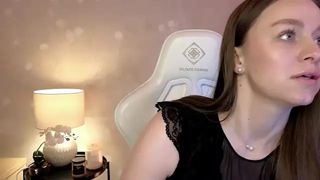 Snapshot of MilaFleur chatting on 10-05-25, 02:08 MilaFleur online show from 10-05-25, 02:08