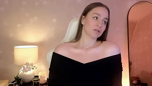 Snapshot of MilaFleur chatting on 09-28-25, 02:24 MilaFleur online show from 09-28-25, 02:24