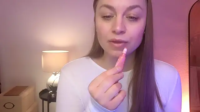 Snapshot of MilaFleur chatting on 02-01-25, 09:21 MilaFleur online show from 02-01-25, 09:21
