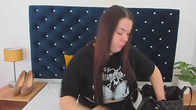 EvaLick online show from 02-12-25, 06:19