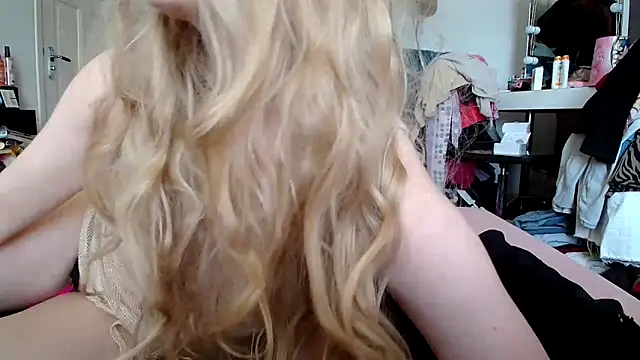 Snapshot of VeronicaJoyful chatting on 03-17-25, 03:29 VeronicaJoyful online show from 03-17-25, 03:29