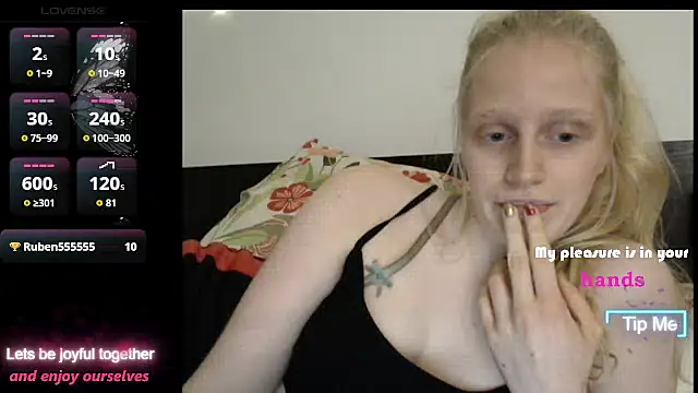 Snapshot of VeronicaJoyful chatting on 11-08-25, 11:08 VeronicaJoyful online show from 11-08-25, 11:08