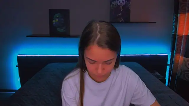 AlexaBarkley online show from 02-19-25, 06:22