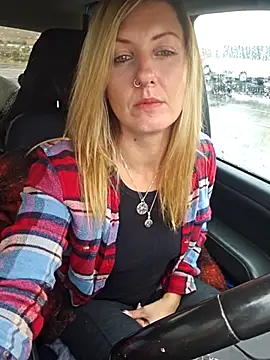 SheIsSomething online show from 11-19-25, 09:26