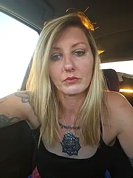 SheIsSomething online show from 01-09-26, 12:28