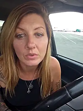 SheIsSomething online show from 11-14-25, 11:52