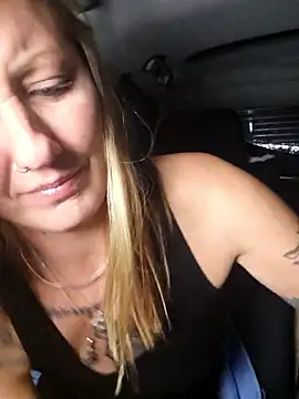 SheIsSomething online show from 01-14-26, 01:31