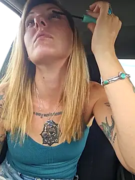 SheIsSomething online show from 09-26-25, 10:38