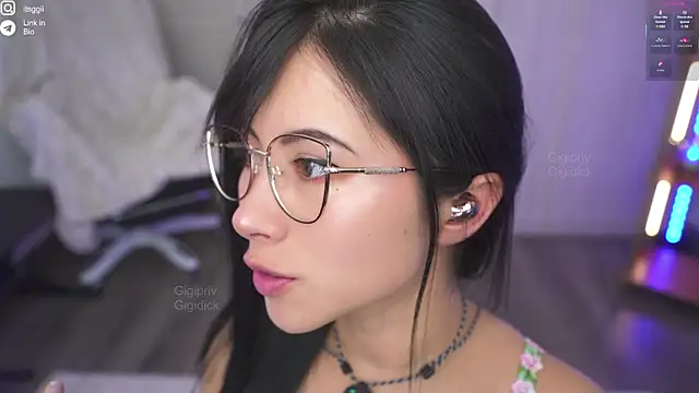 Snapshot of Gigi_ohlala chatting on 09-20-25, 04:45 Gigi ohlala online show from 09-20-25, 04:45