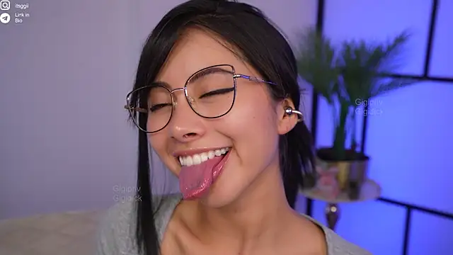 Gigi ohlala online show from 11-15-25, 12:47