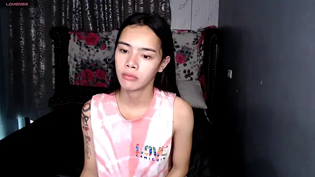 Snapshot of shecutie69 chatting on 12-05-25, 01:38 shecutie69 online show from 12-05-25, 01:38