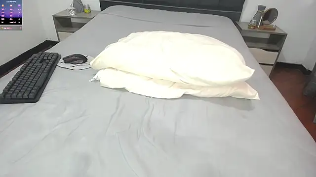 Emmy sanderss online show from 11-30-25, 03:24