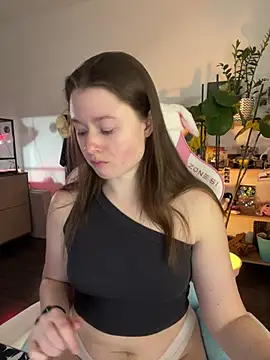 Snapshot of sweetest_pie chatting on 02-14-26, 05:35 sweetest pie online show from 02-14-26, 05:35